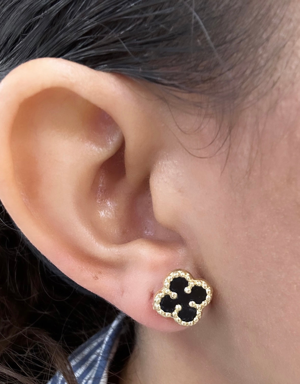 14K YG Onyx Flower Earrings